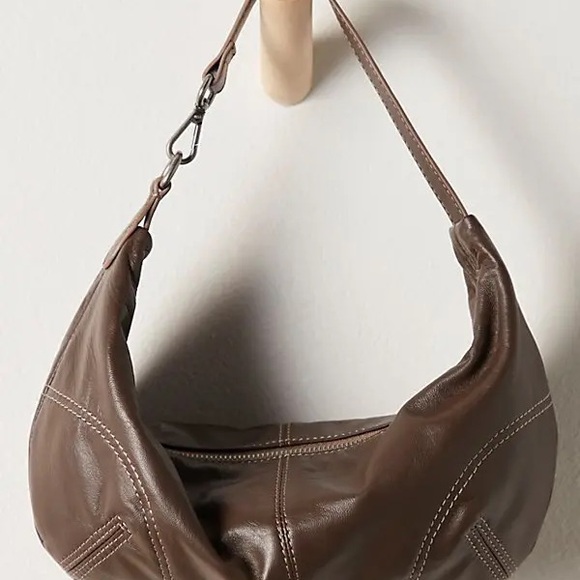 Gorgeous. Free People Real World Clutch❤️ NWOT leather - Picture 5 of 5